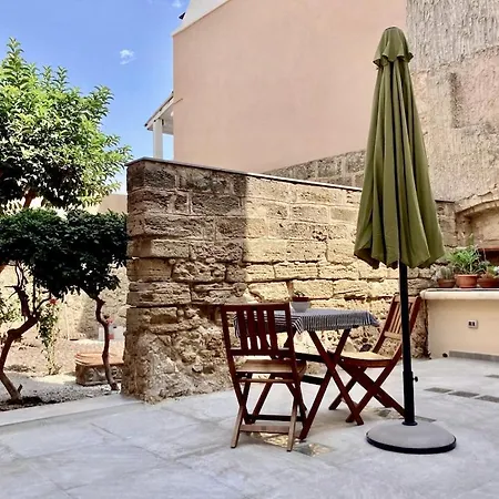 Neptune Waterfront Apartment: Seaside Retreat Alghero