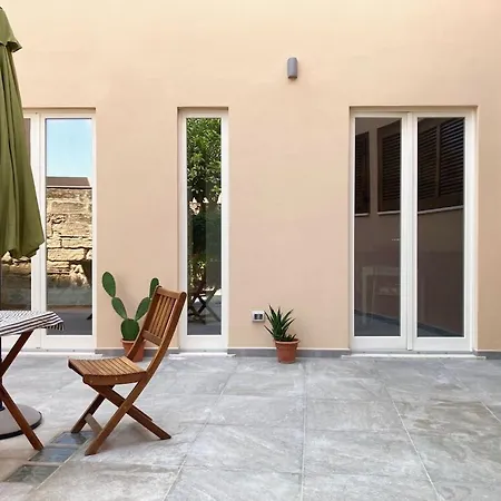 Neptune Waterfront Apartment: Seaside Retreat *