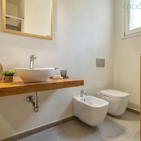 Neptune Waterfront Apartment: Seaside Retreat *