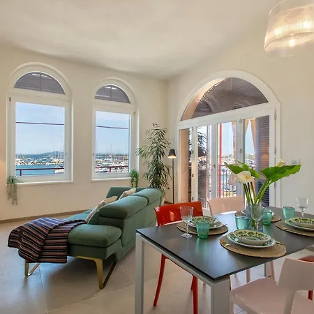 Neptune Waterfront Apartment: Seaside Retreat * Alghero